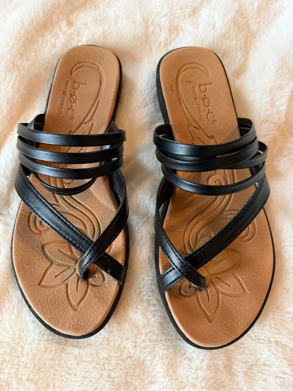 Women’s Like New BOC Strappy Slide Sandals in Black size 8